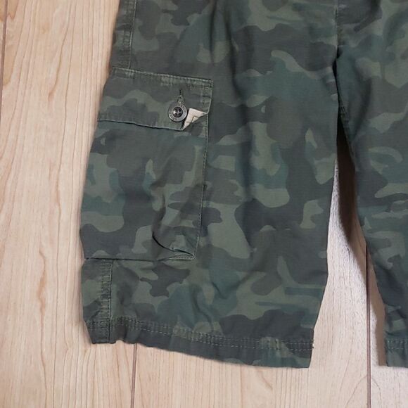 LEVI'S CARGO CAMO SHORTS SIZE 18 - Picture 3 of 10